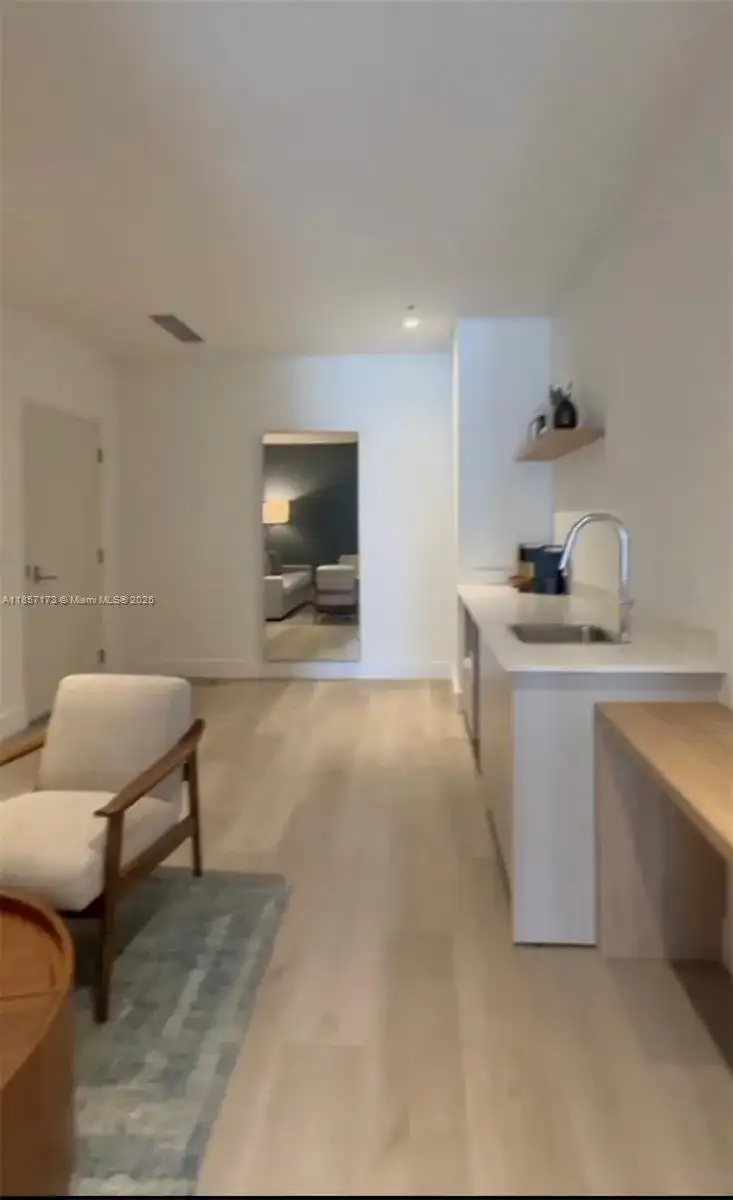 229 SW 9th St # 403, Miami FL 33130 photo 2