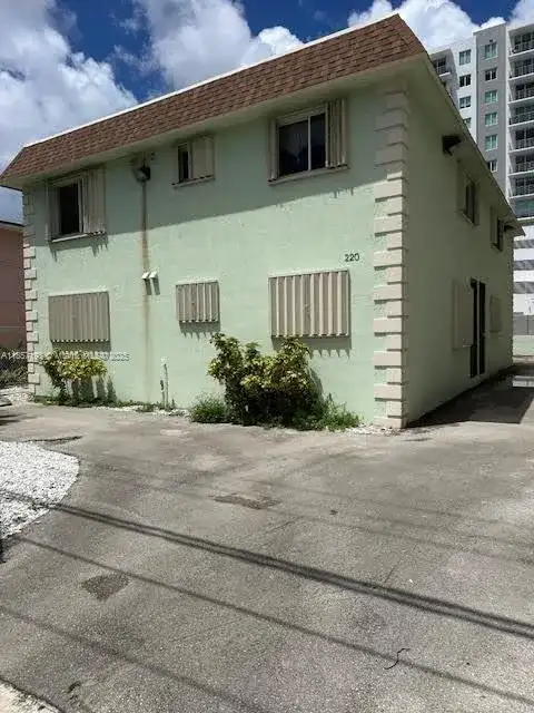 220 NW 7th Ave # 1, Miami FL 33128 photo 2