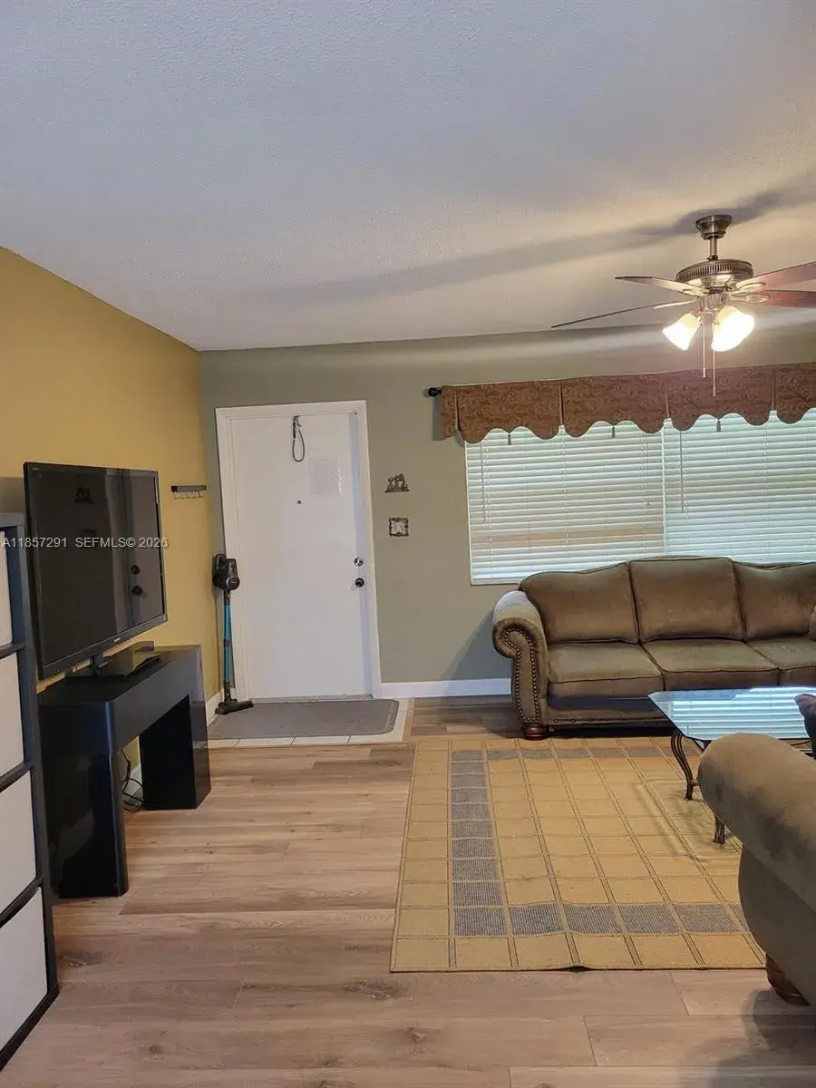 2031 Dewey St # 302, Hollywood FL 33020