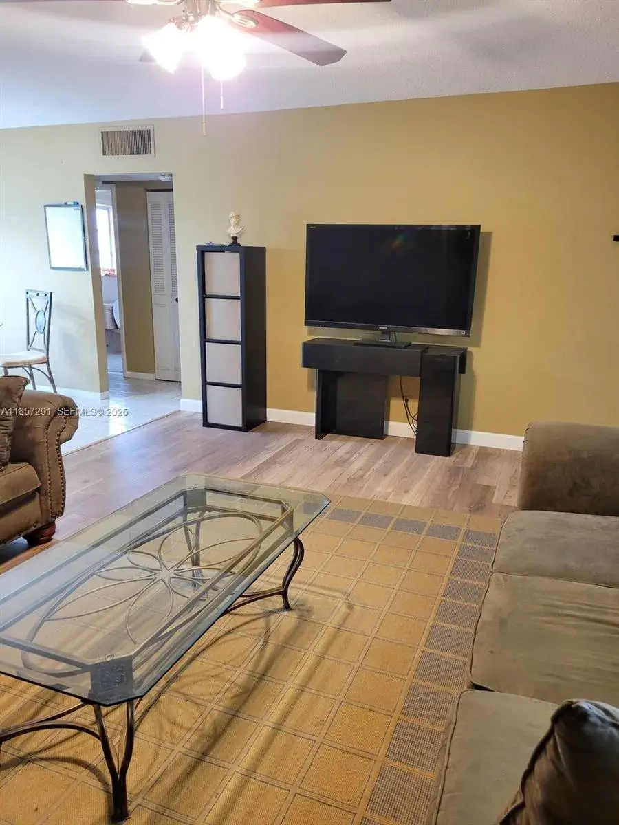 2031 Dewey St # 302, Hollywood FL 33020