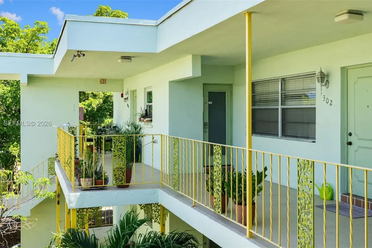 2031 Dewey St # 302, Hollywood FL 33020