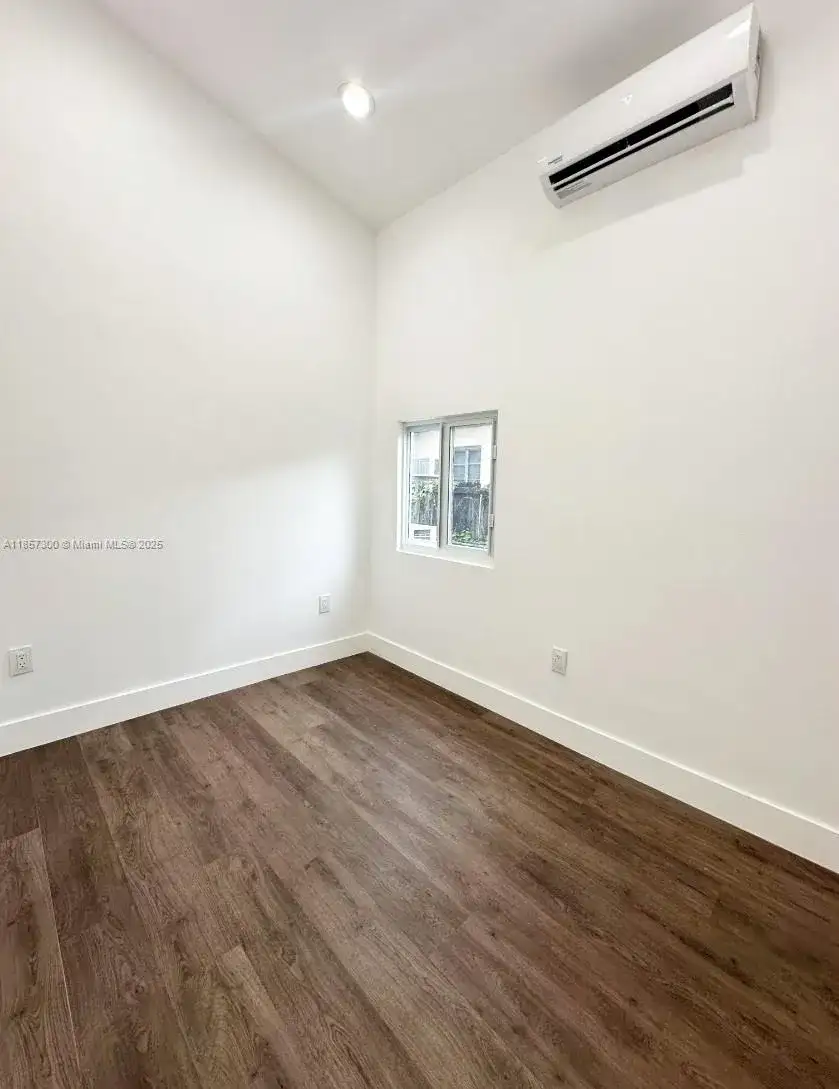2126 NW 24th St # A, Miami FL 33142 photo 2