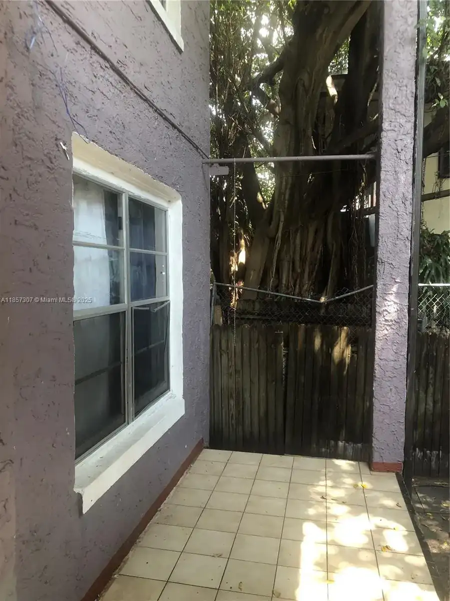 125 NW 7th Ave, Miami FL 33128 photo 4