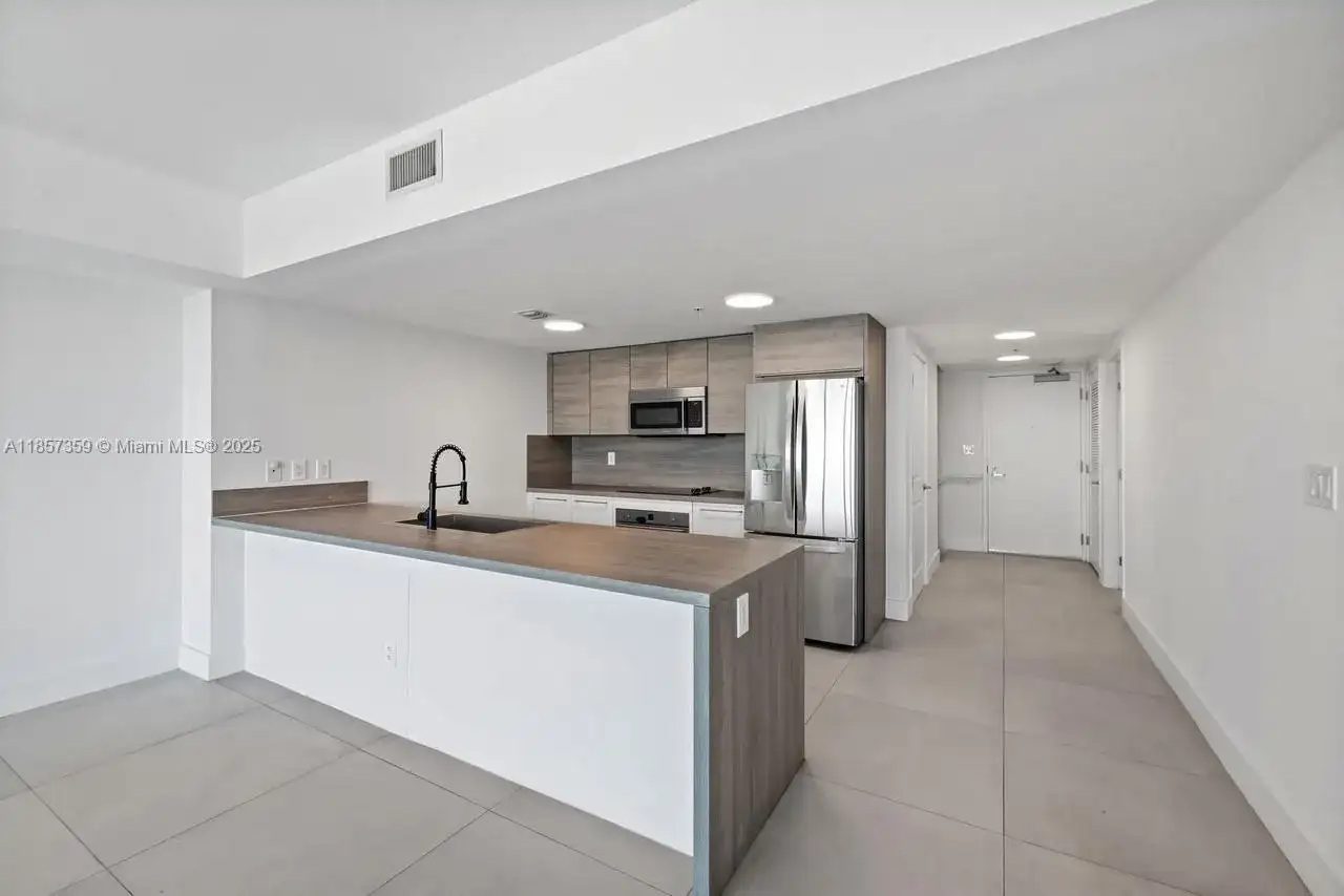 400 Sunny Isles Blvd # 1602, Sunny Isles Beach FL 33160 photo 2