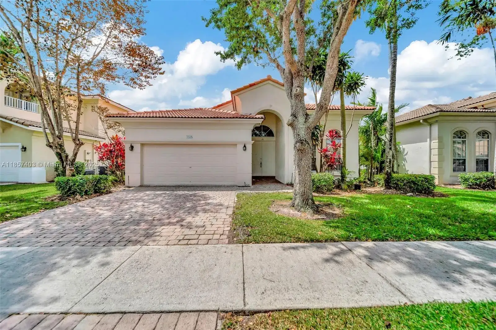 7314 NW 19th Ct, Pembroke Pines FL 33024 photo 2