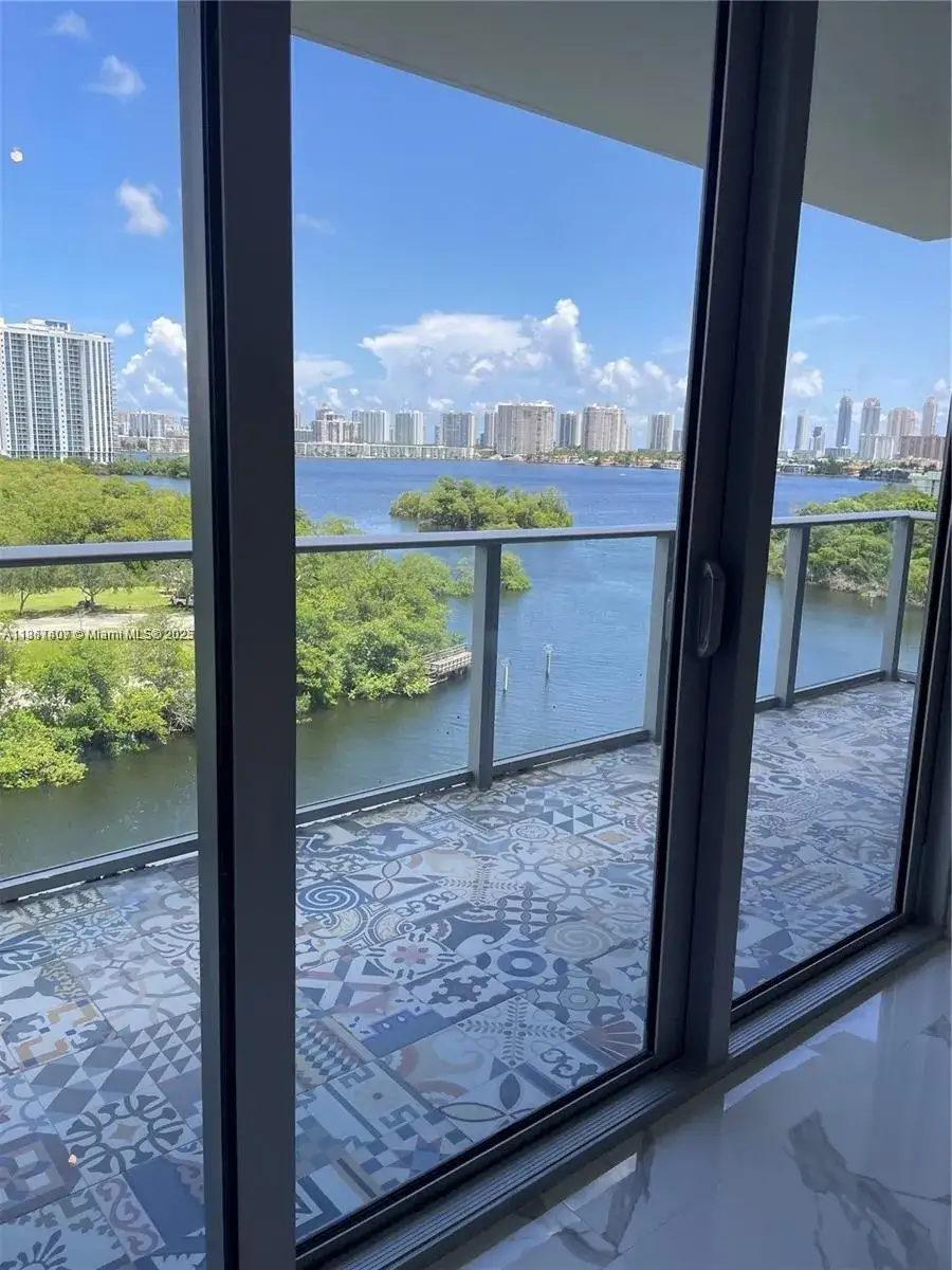 16385 Biscayne Blvd # 805, North Miami Beach FL 33160