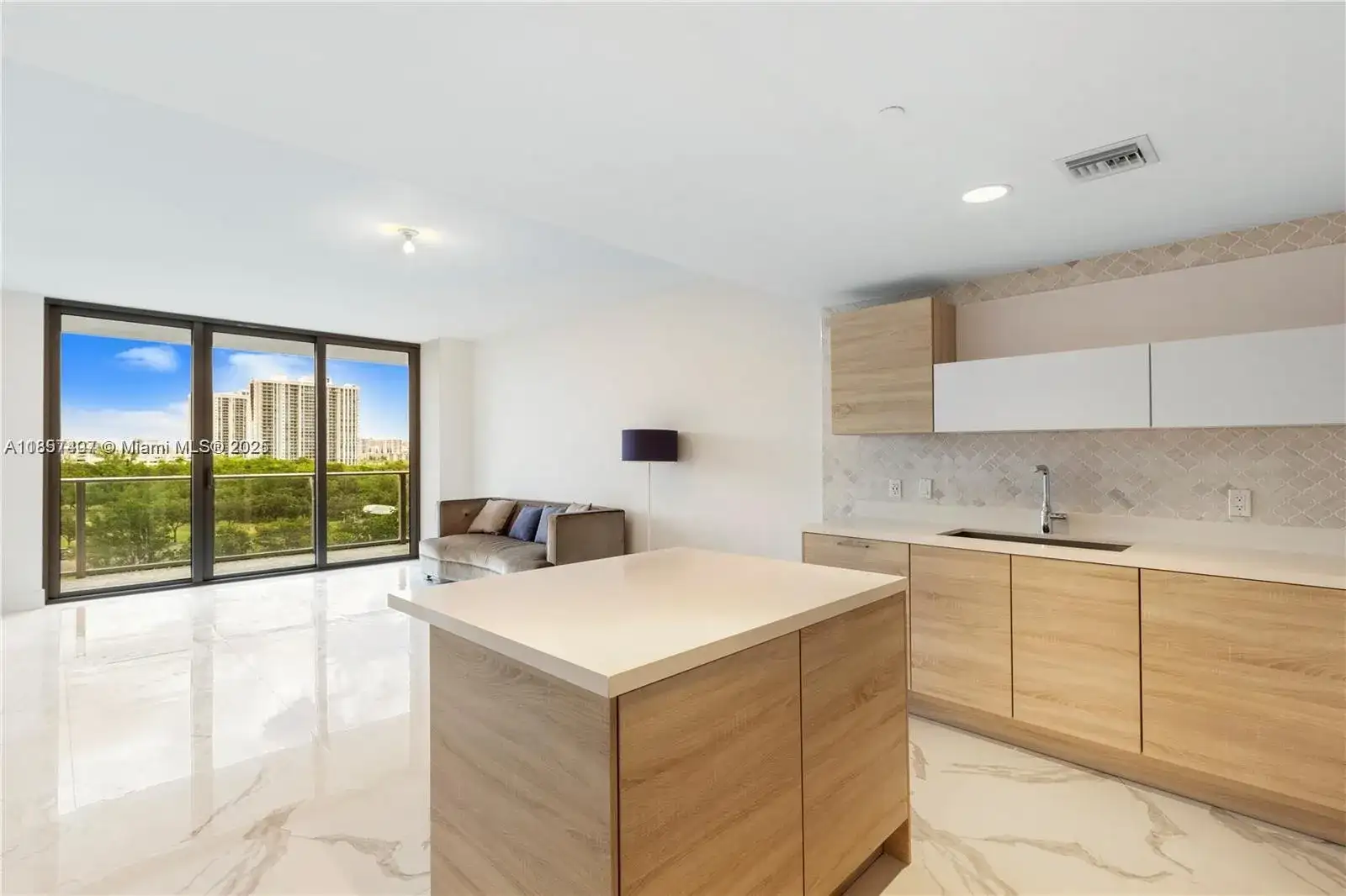 16385 Biscayne Blvd # 805, North Miami Beach FL 33160 photo 3