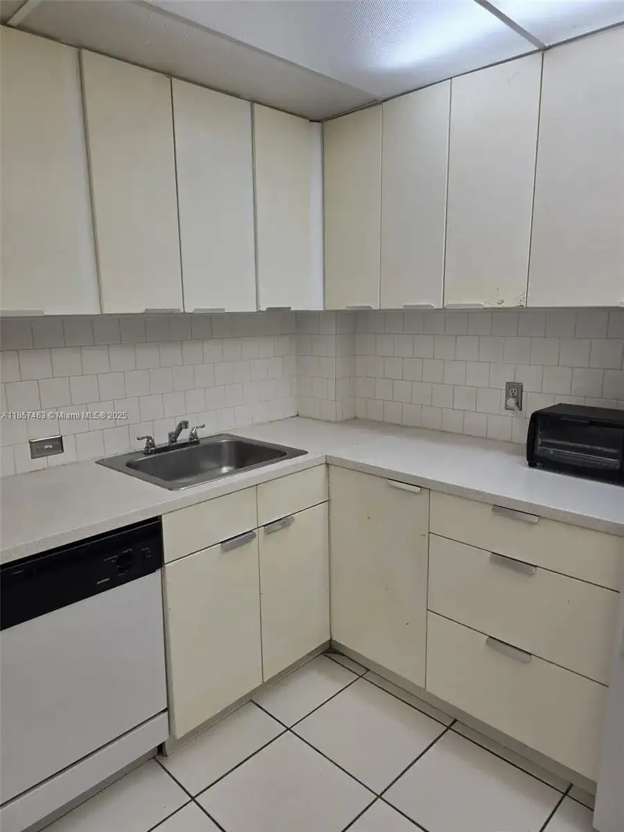 16851 NE 23rd Ave # A212, North Miami Beach FL 33160 photo 3