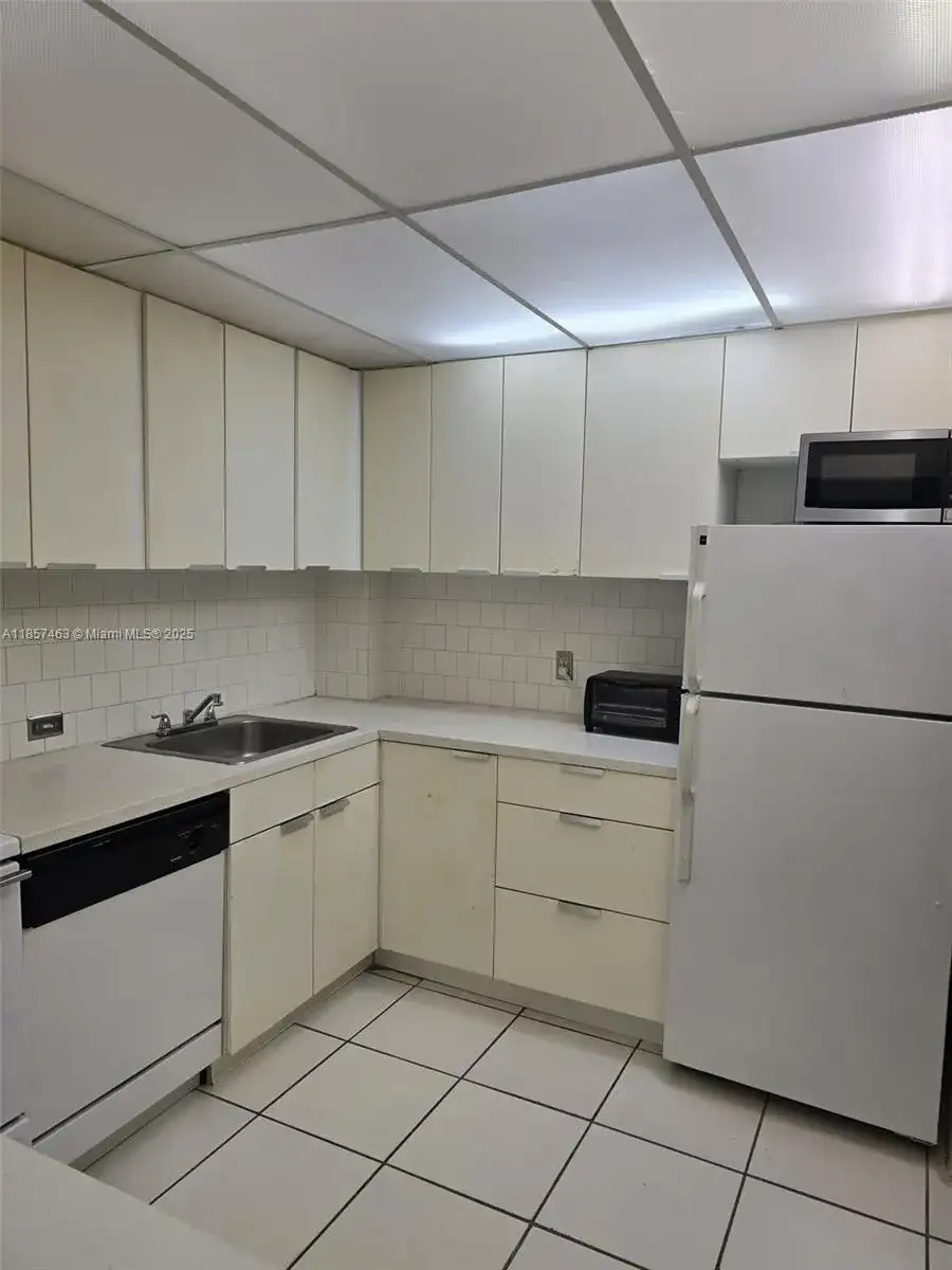 16851 NE 23rd Ave # A212, North Miami Beach FL 33160 photo 5