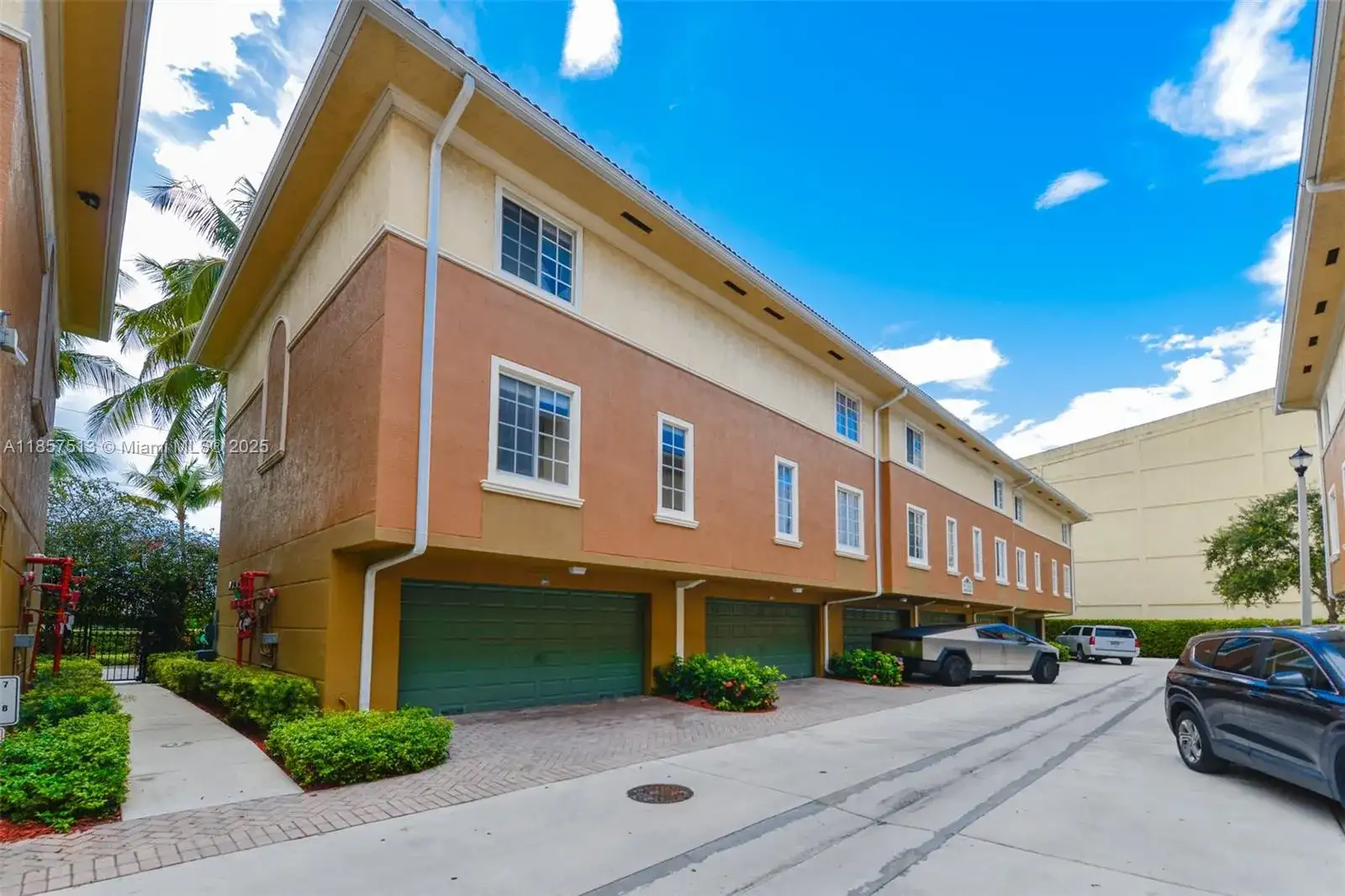 2811 NE 185th St # 801, Aventura FL 33180 photo 2