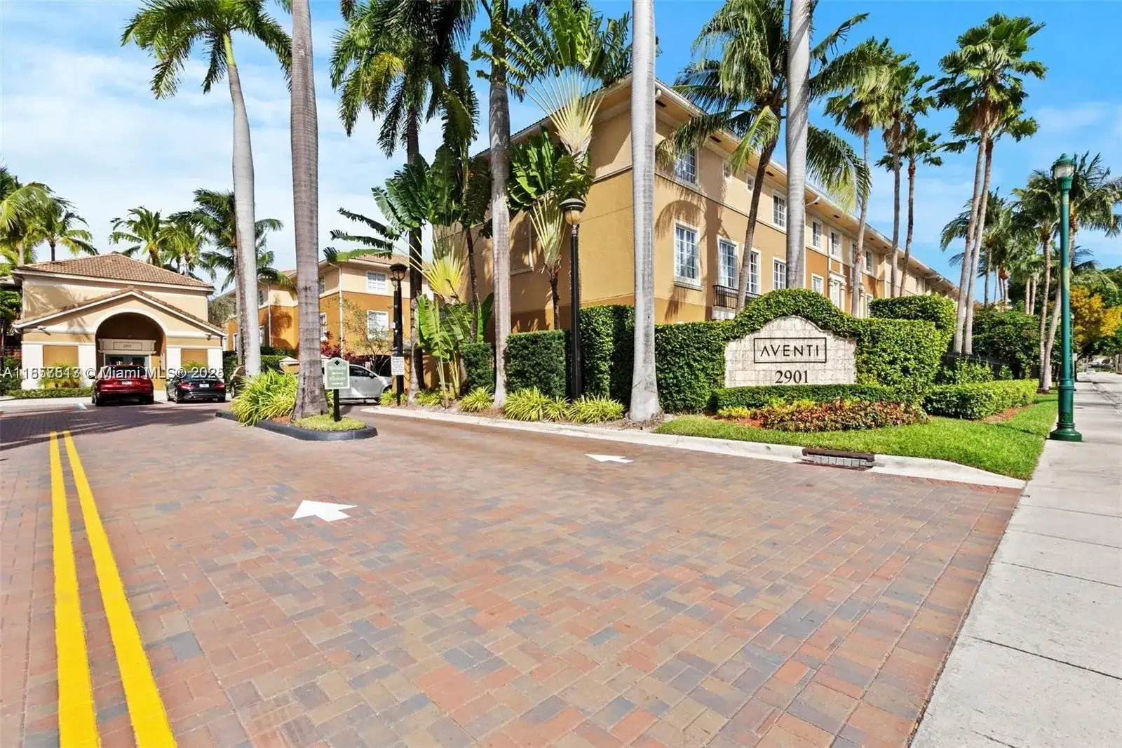 2811 NE 185th St # 801, Aventura FL 33180 photo 3