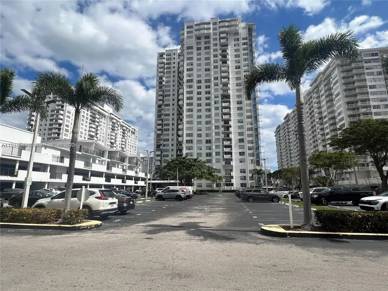 2750 NE 183rd St # 801, Aventura FL 33160 photo 2