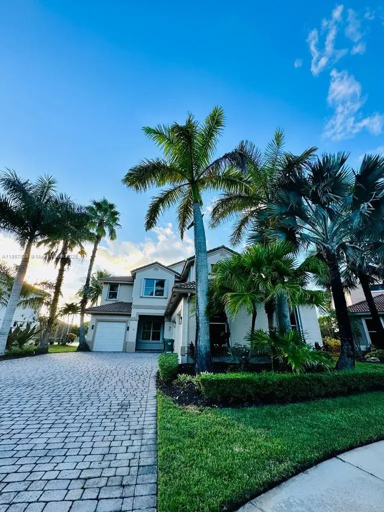 1887 Harbor View Cir, Weston FL 33327