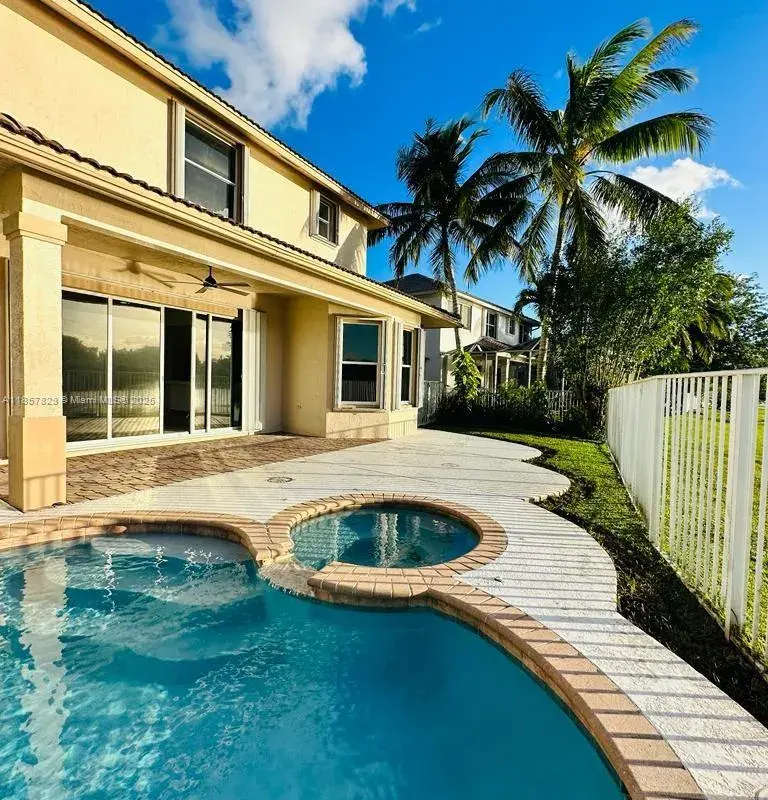 1887 Harbor View Cir, Weston FL 33327