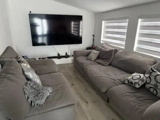 8950 SW 197th St, Cutler Bay FL 33157 photo 5