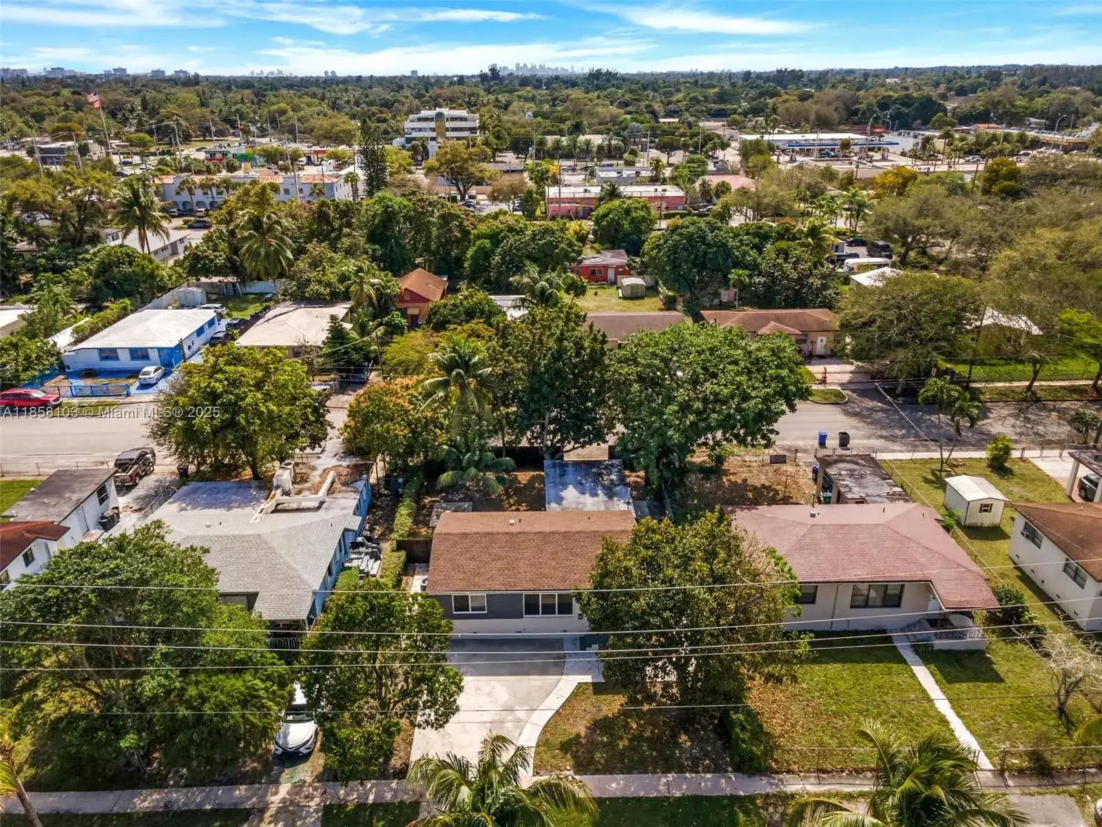 130 NE 169 TER, North Miami Beach FL 33162 photo 3
