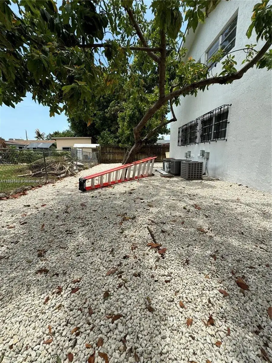 1927 NW 20th Ave, Miami FL 33125 photo 3