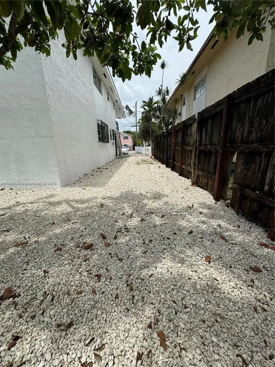 1927 NW 20th Ave, Miami FL 33125 photo 4