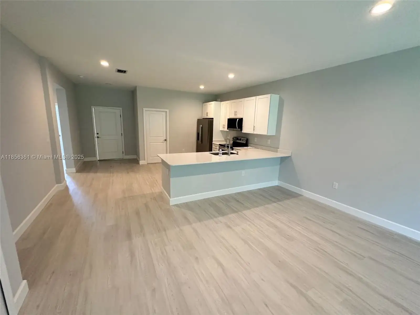 10385 Port Everglades St, Port Charlotte FL 33981 photo 4