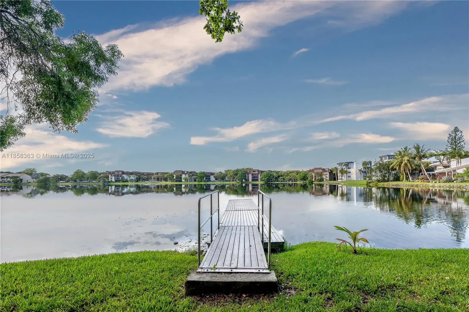 594 NE 199th Ter # 4Y, Miami FL 33179