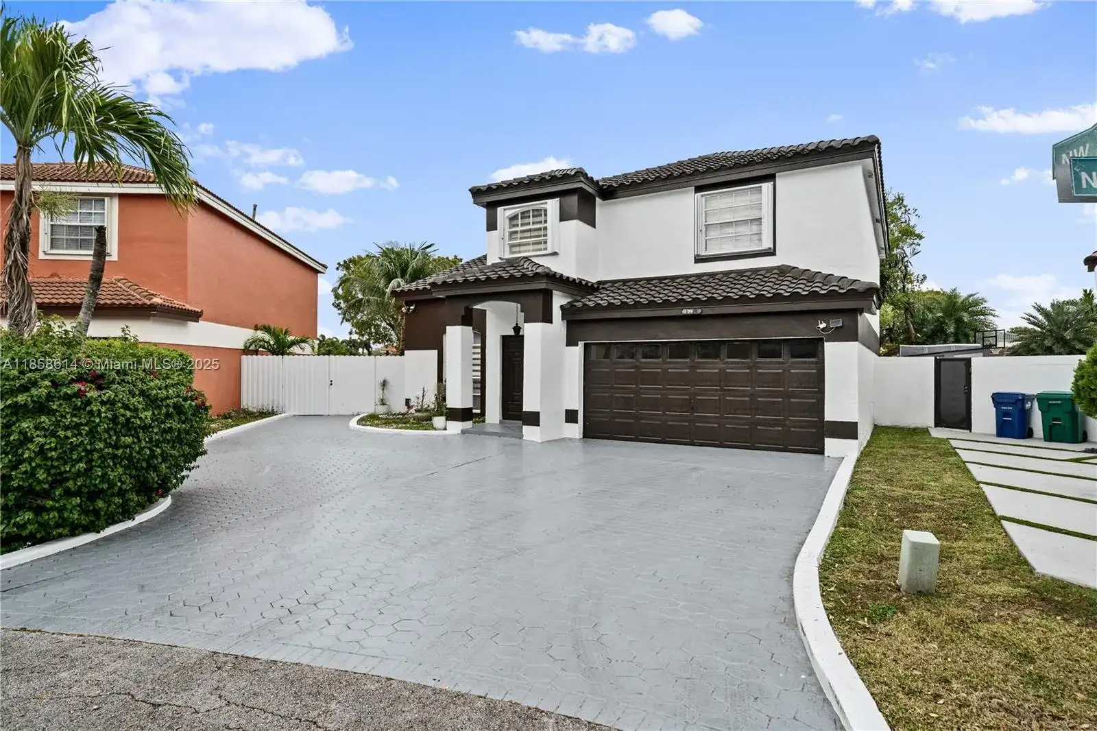 19931 NW 82nd Ct, Hialeah FL 33015 photo 4