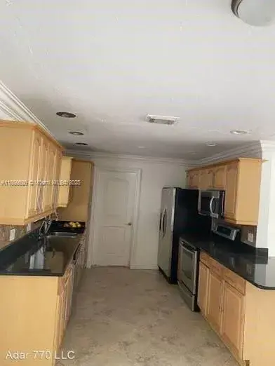 804 NE 2nd St, Hallandale Beach FL 33009