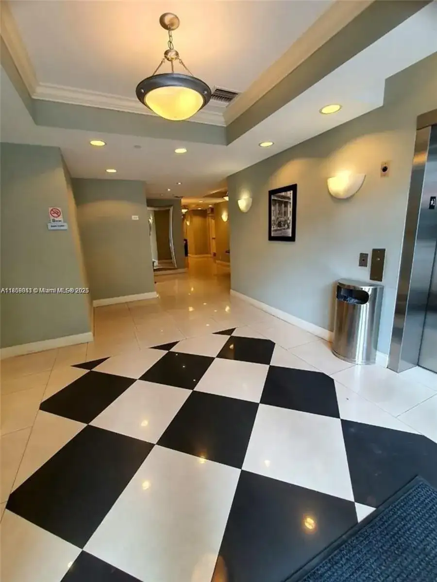111 E Flagler St # 604, Miami FL 33131 photo 3
