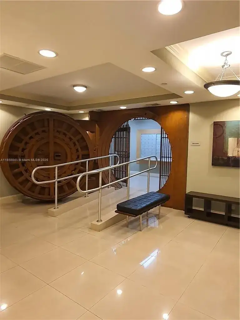 111 E Flagler St # 604, Miami FL 33131 photo 4