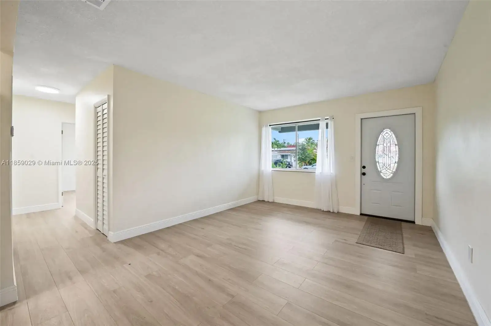 6221 NW 37th Ter, Virginia Gardens FL 33166 photo 4