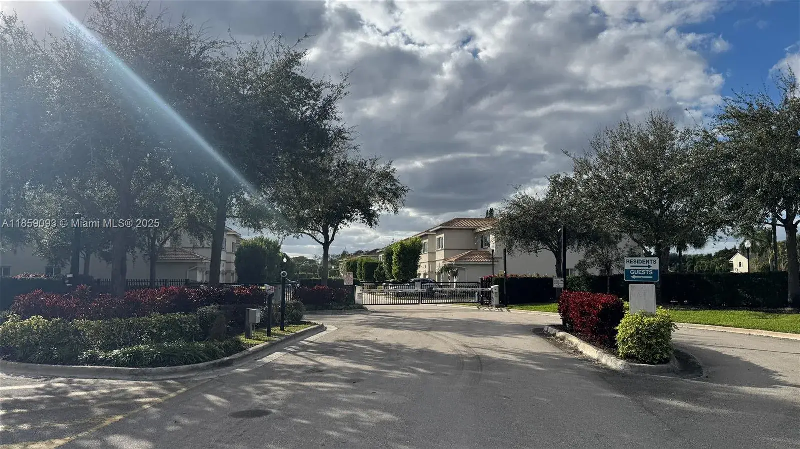 1121 Vermilion Dr, West Palm Beach FL 33461