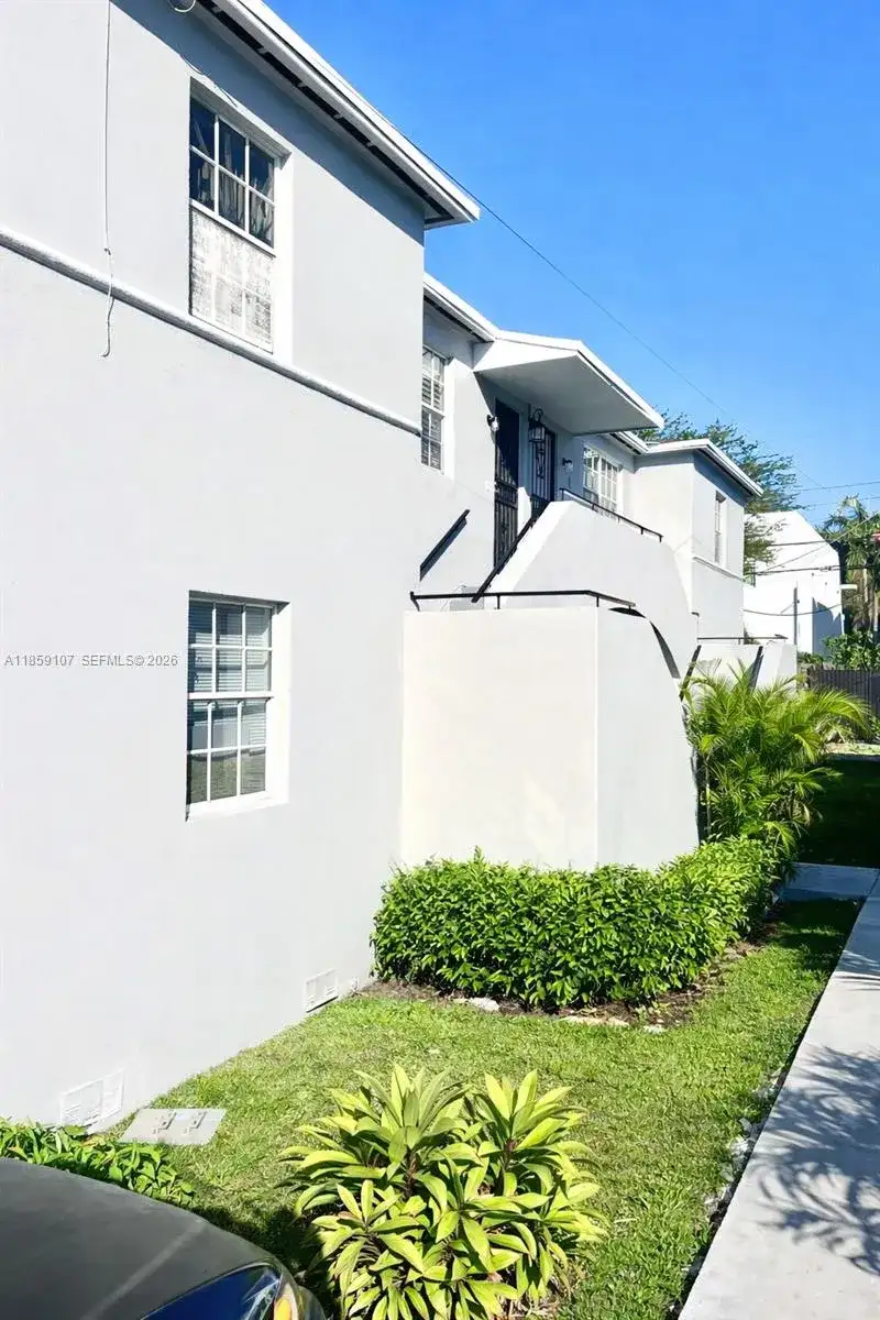 2371 SW 27th St, Miami FL 33133 photo 3