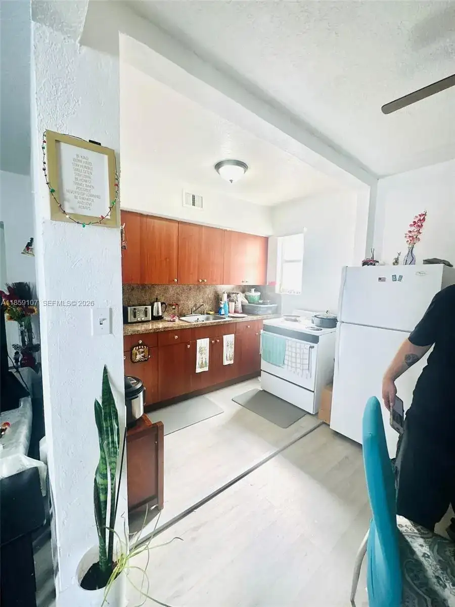 2371 SW 27th St, Miami FL 33133 photo 4
