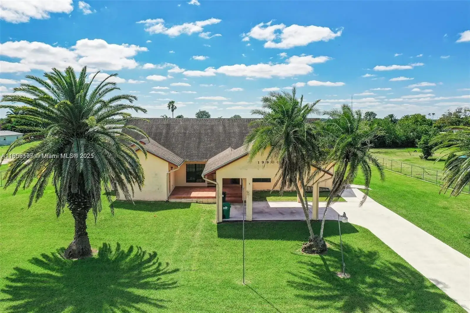 19900 SW 326th St, Homestead FL 33030 photo 2