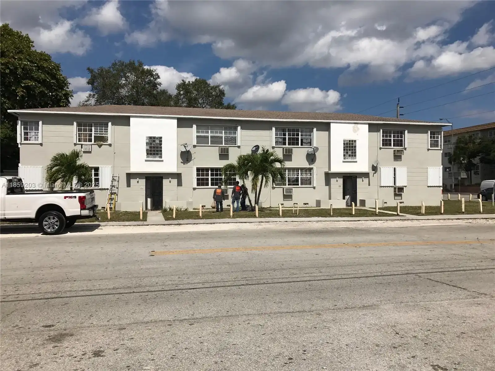 595 NE 129th St, North Miami FL 33161