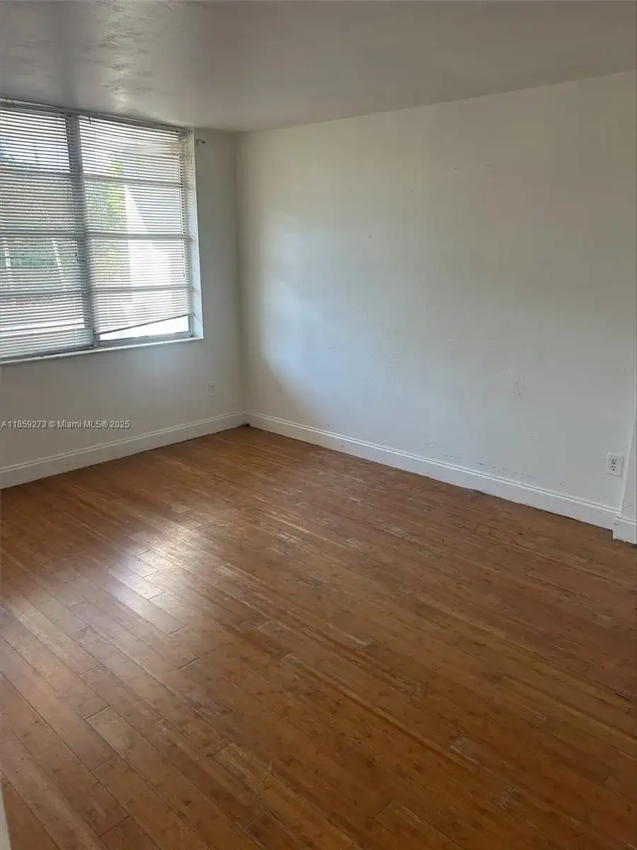 2175 NE 170th St # 202, North Miami Beach FL 33162 photo 4