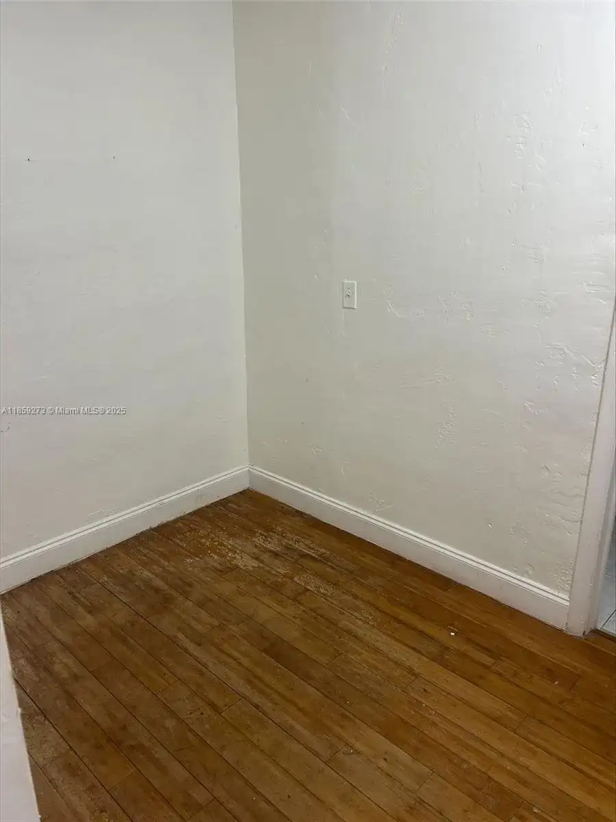 2175 NE 170th St # 202, North Miami Beach FL 33162 photo 5