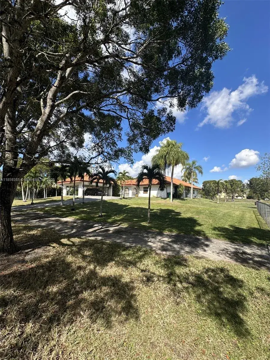 18901 SW 53rd St, Southwest Ranches FL 33332
