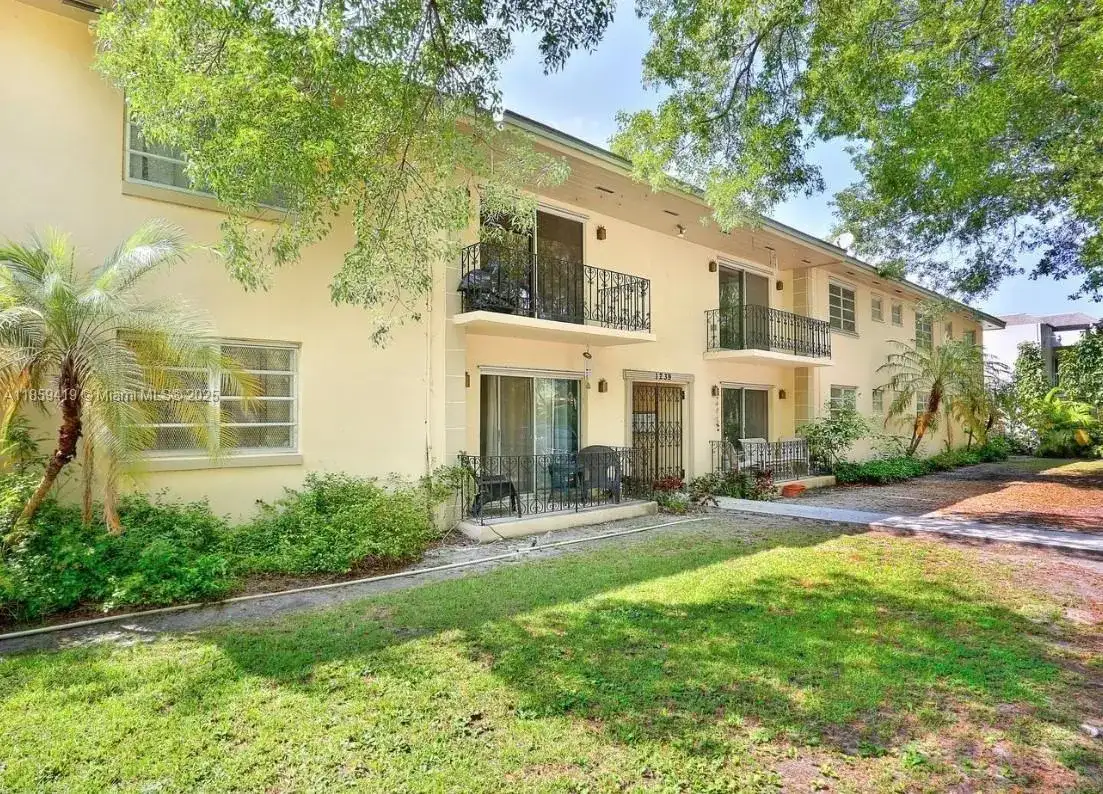 1239 Mariposa Ave # 6, Coral Gables FL 33146 photo 2