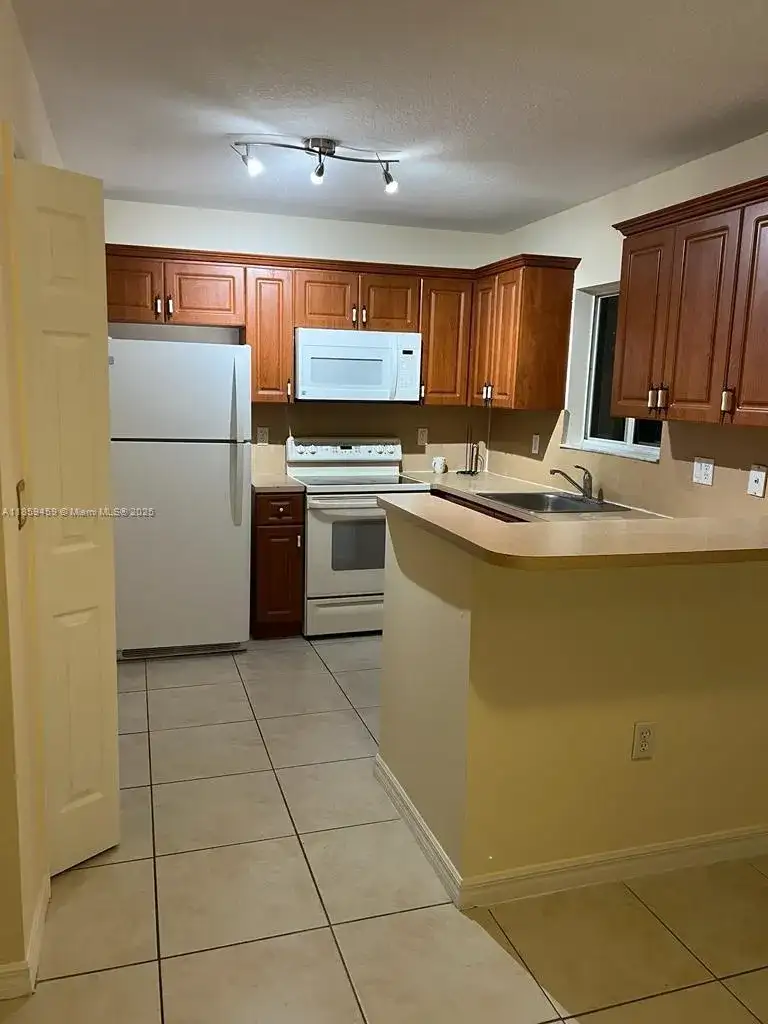 2701 SE 12th Rd # 101, Homestead FL 33035 photo 3