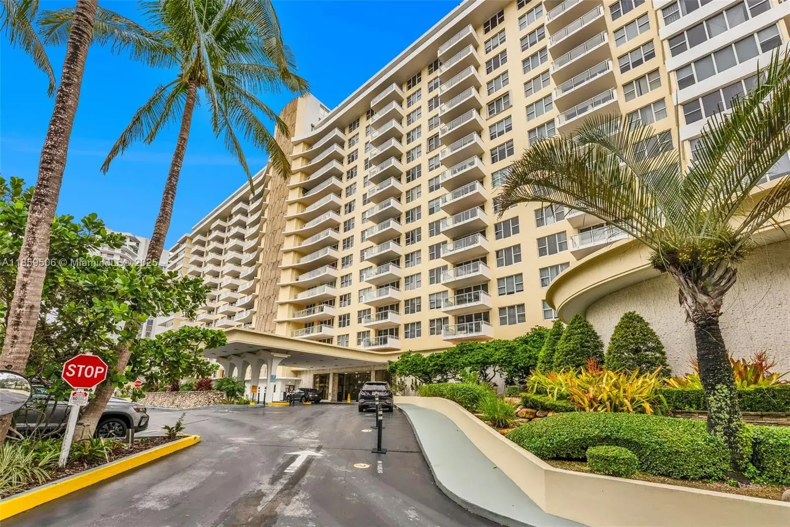 2 bedroom 2 bath Residential for sale at 5600 Collins Ave # 17W, Miami Beach FL 33140