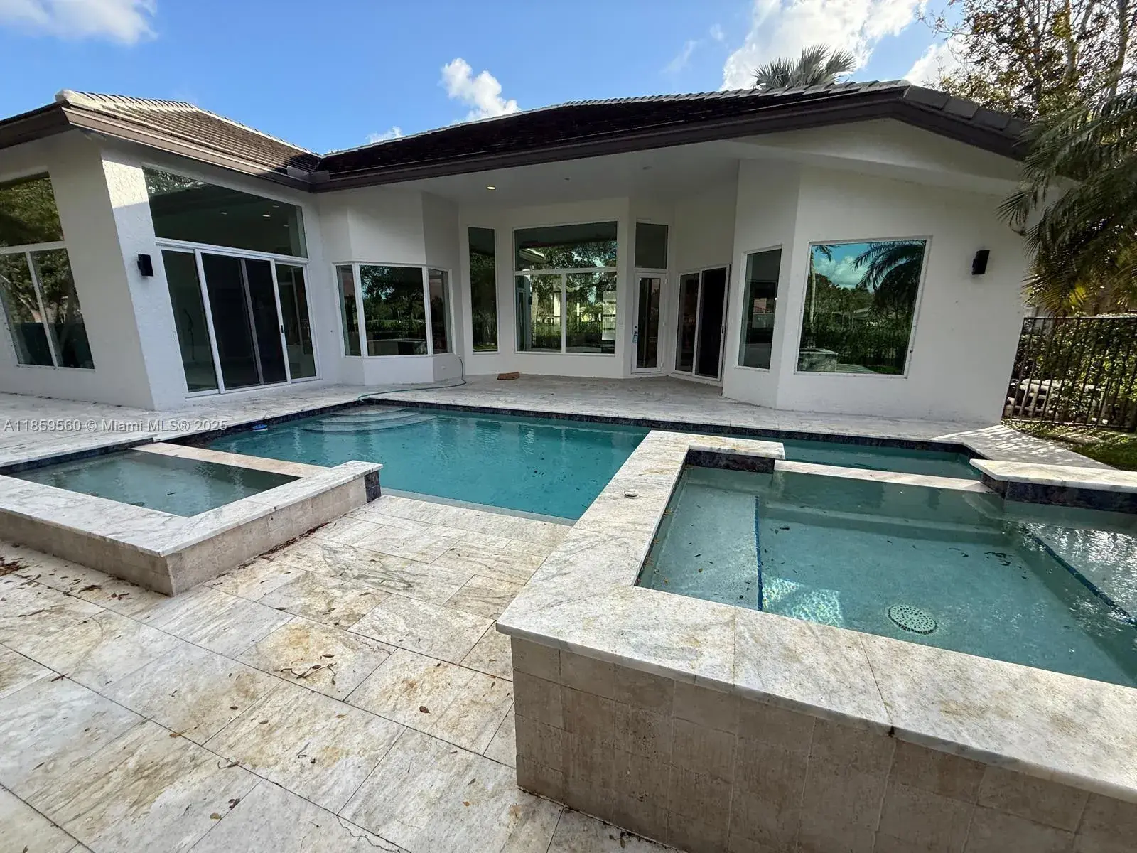 2523 Montclaire Cir, Weston FL 33327