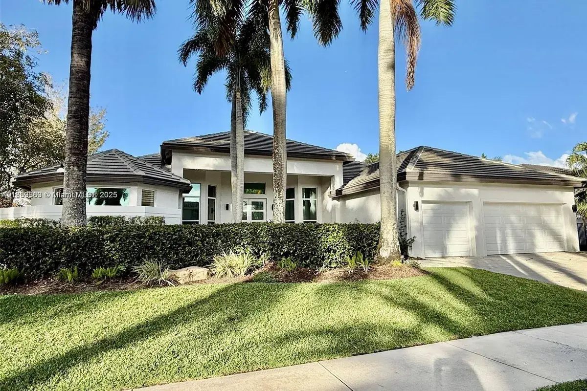 2523 Montclaire Cir, Weston FL 33327
