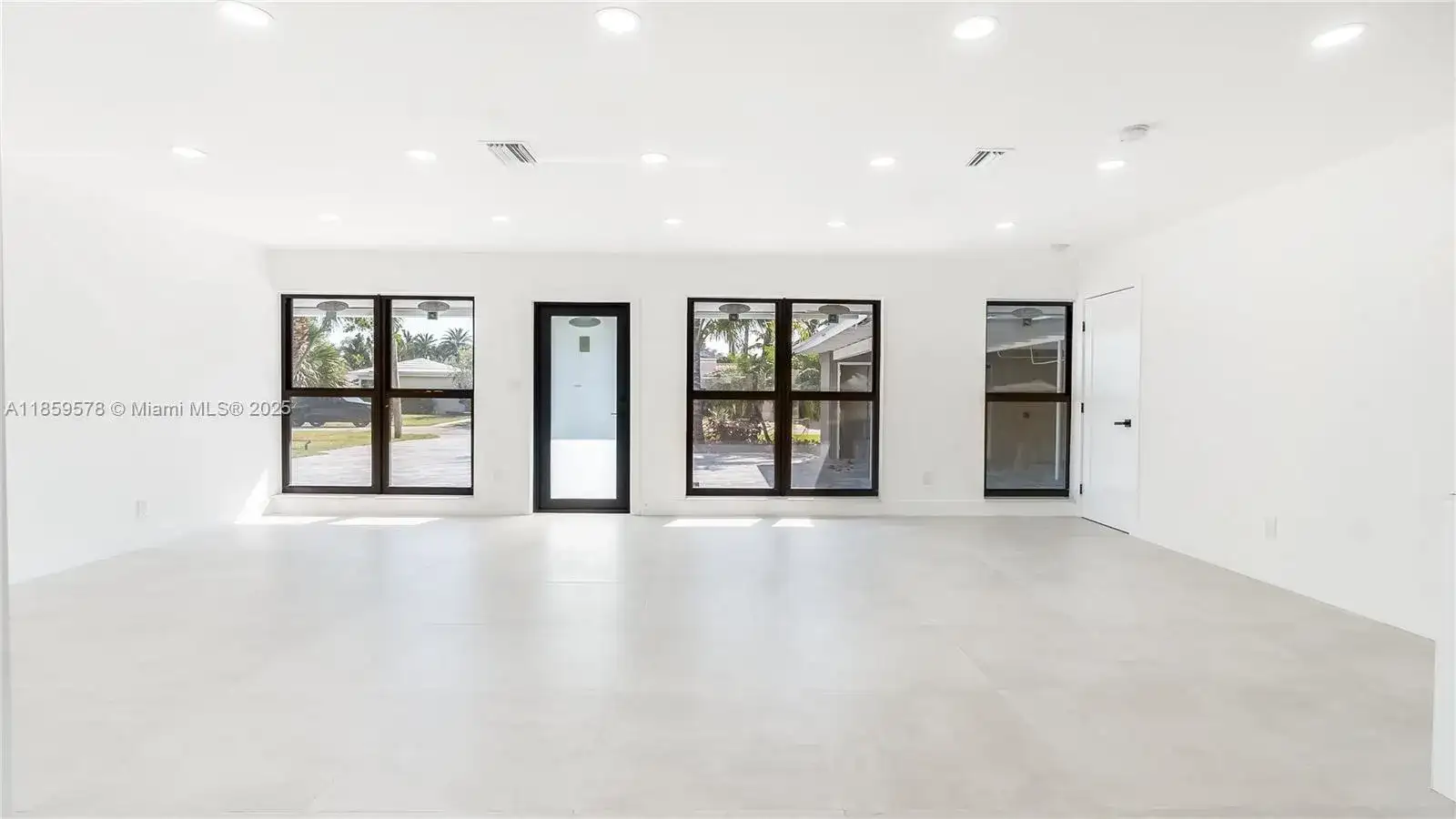 2417 NE 18th Ave, Wilton Manors FL 33305 photo 4