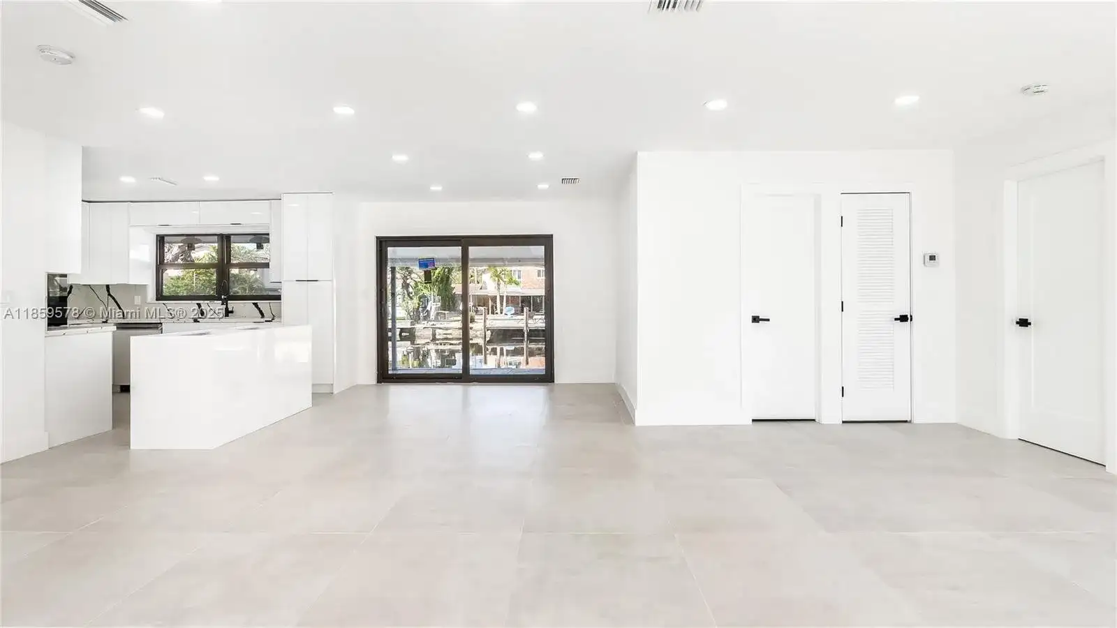 2417 NE 18th Ave, Wilton Manors FL 33305 photo 5