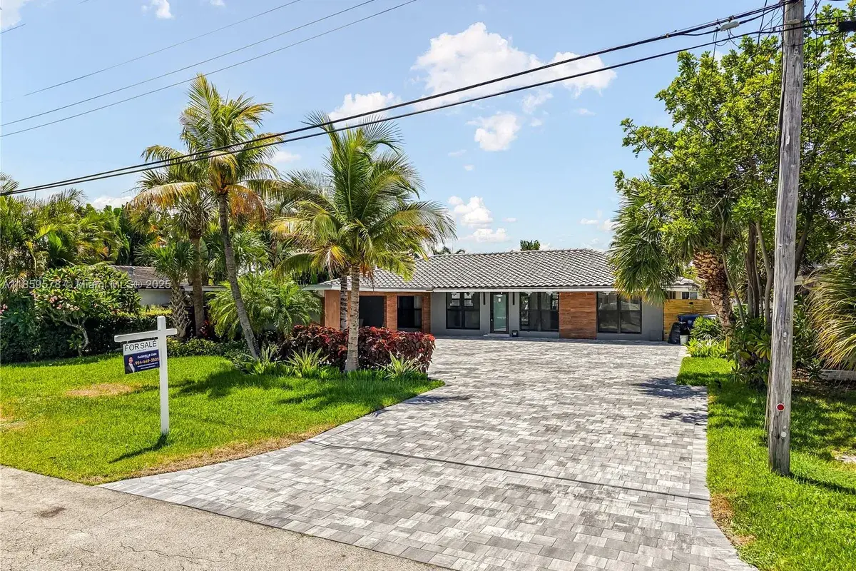 2417 NE 18th Ave, Wilton Manors FL 33305