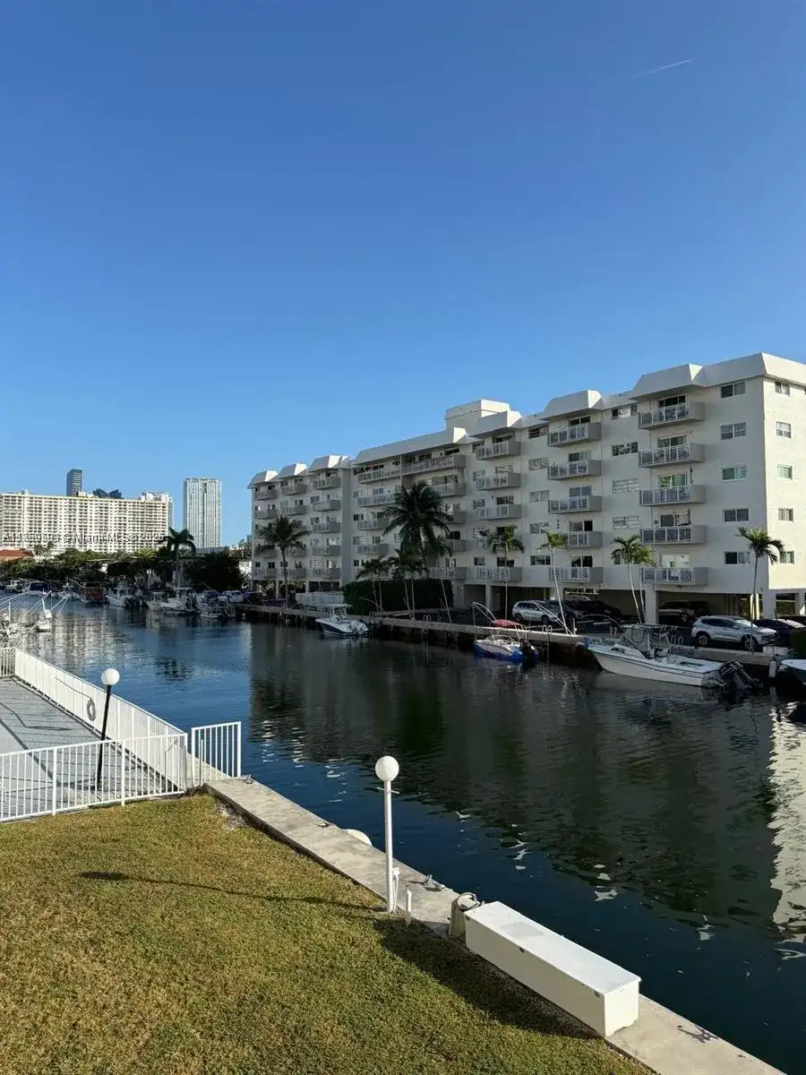 3522 NE 171 ST # 201, North Miami Beach FL 33160 photo 3