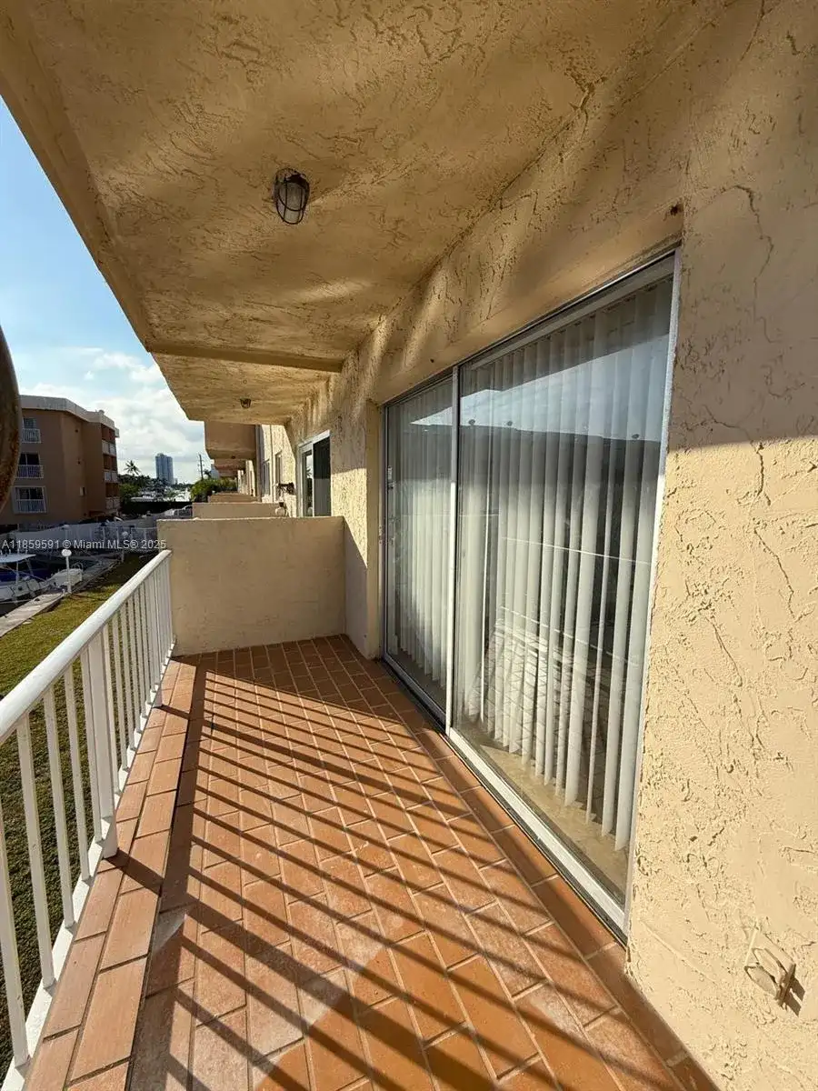 3522 NE 171 ST # 201, North Miami Beach FL 33160 photo 4