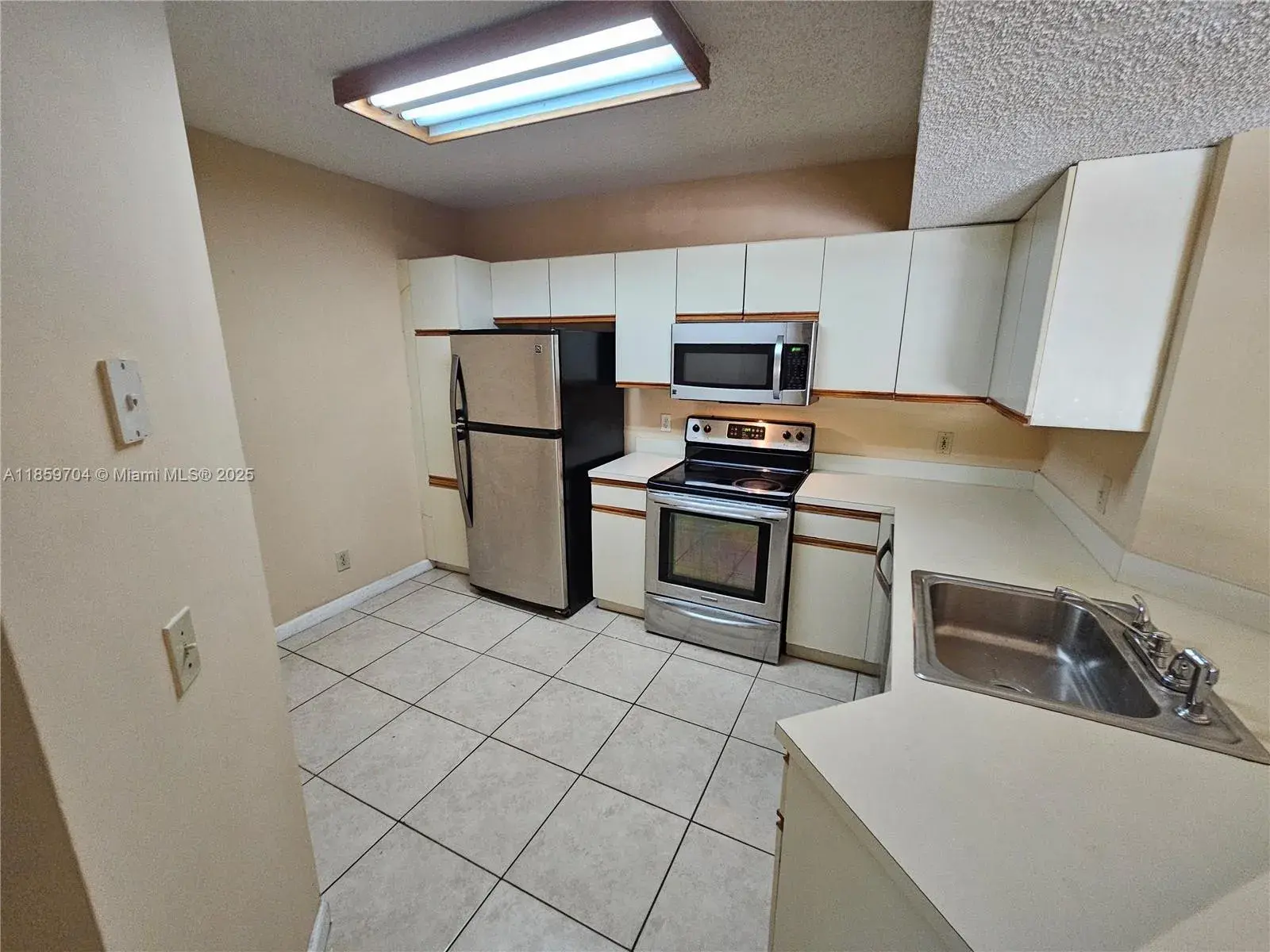 8701 Wiles Rd # 305, Coral Springs FL 33067