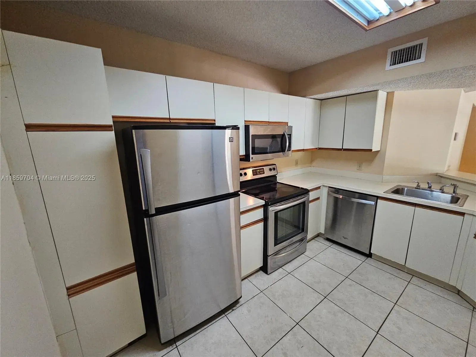 8701 Wiles Rd # 305, Coral Springs FL 33067