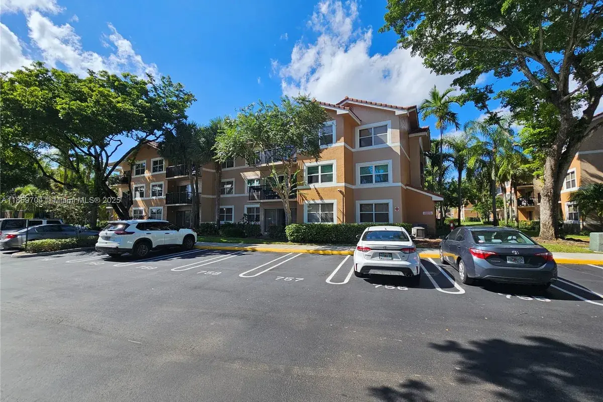 8701 Wiles Rd # 305, Coral Springs FL 33067